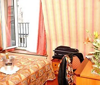Hotel D'Angleterre Paris 3*,
