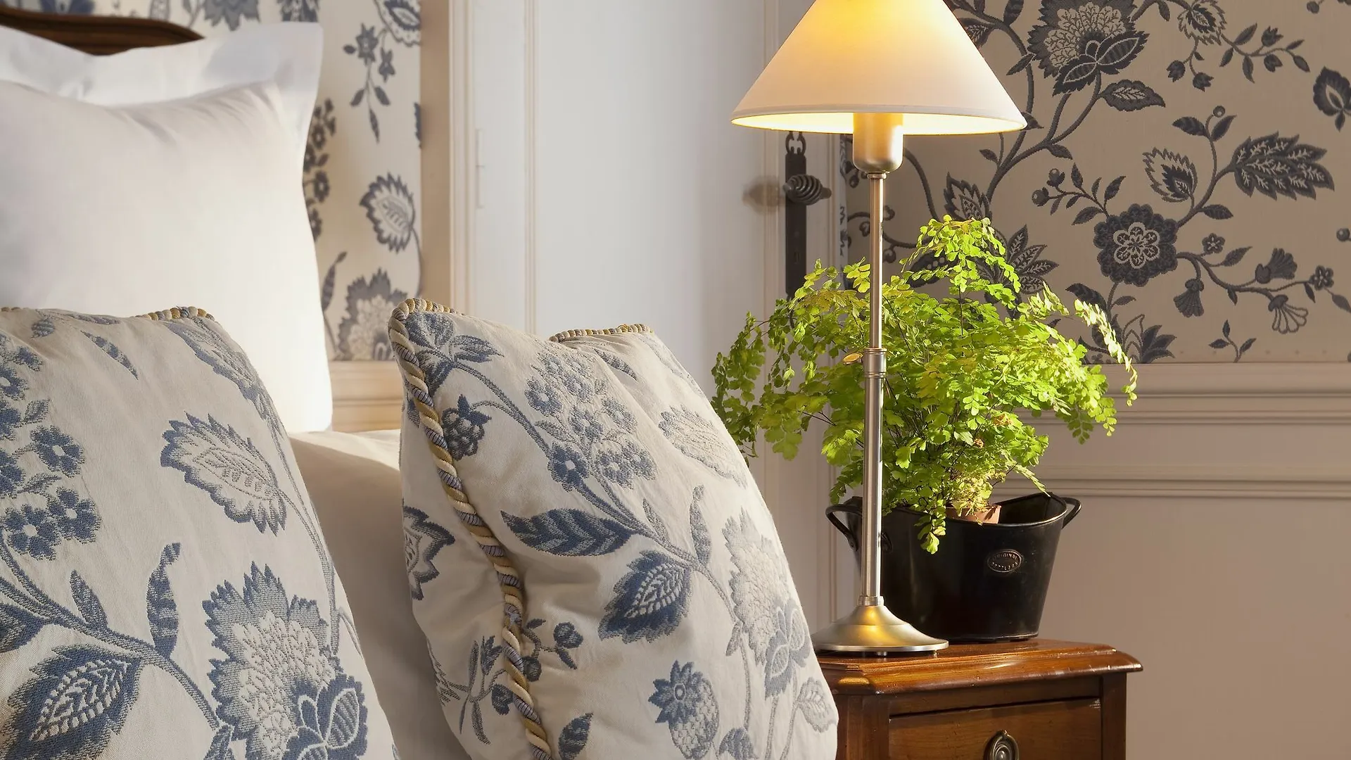 ***  Hotel D'Angleterre Paris France